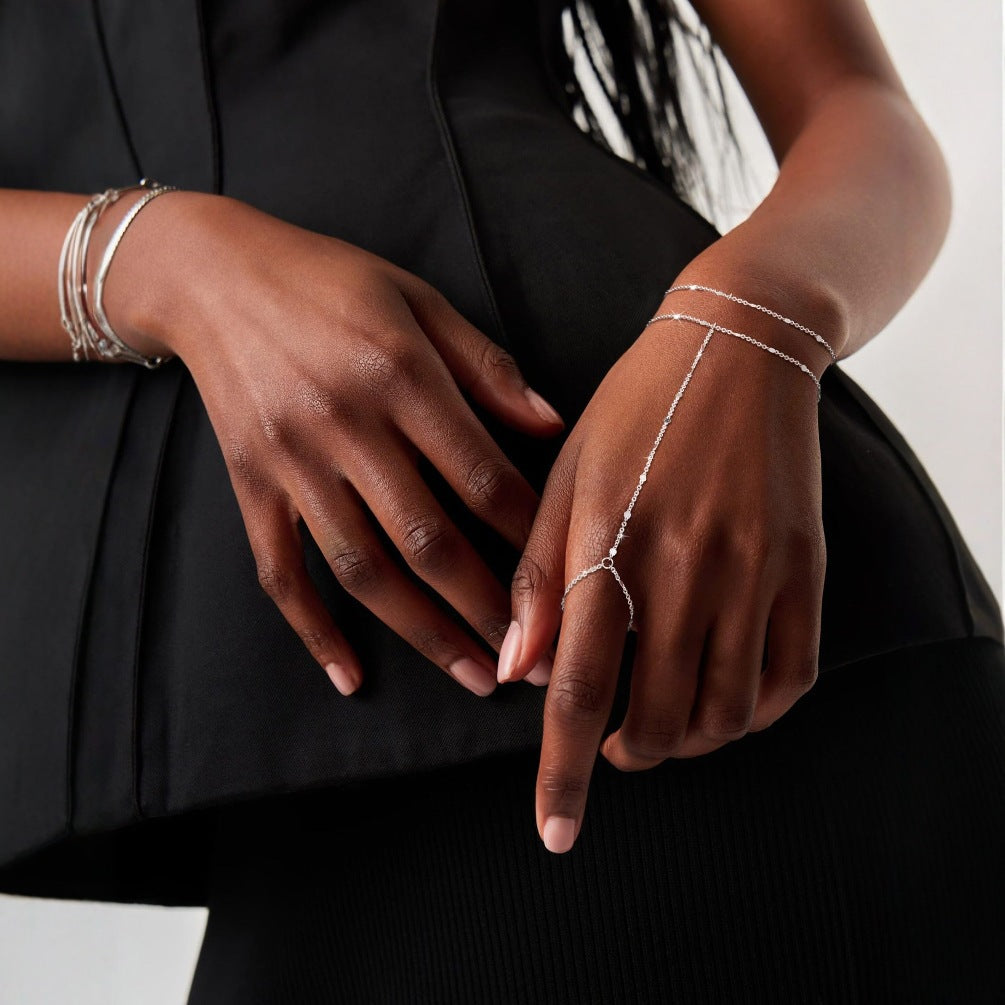 Simple chain finger bracelet