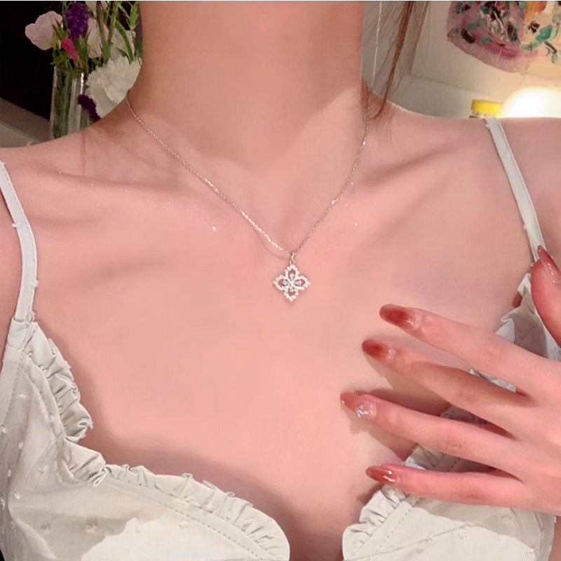 Hollow out four-leaf clover necklace