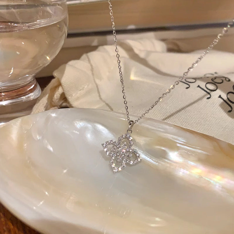 Hollow out four-leaf clover necklace